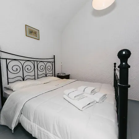 Santoimage House אויה