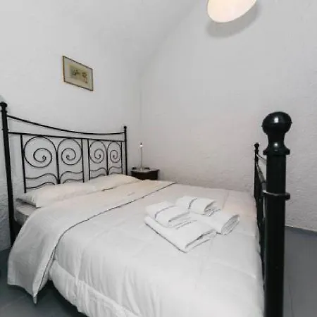 Santoimage House Nyaraló